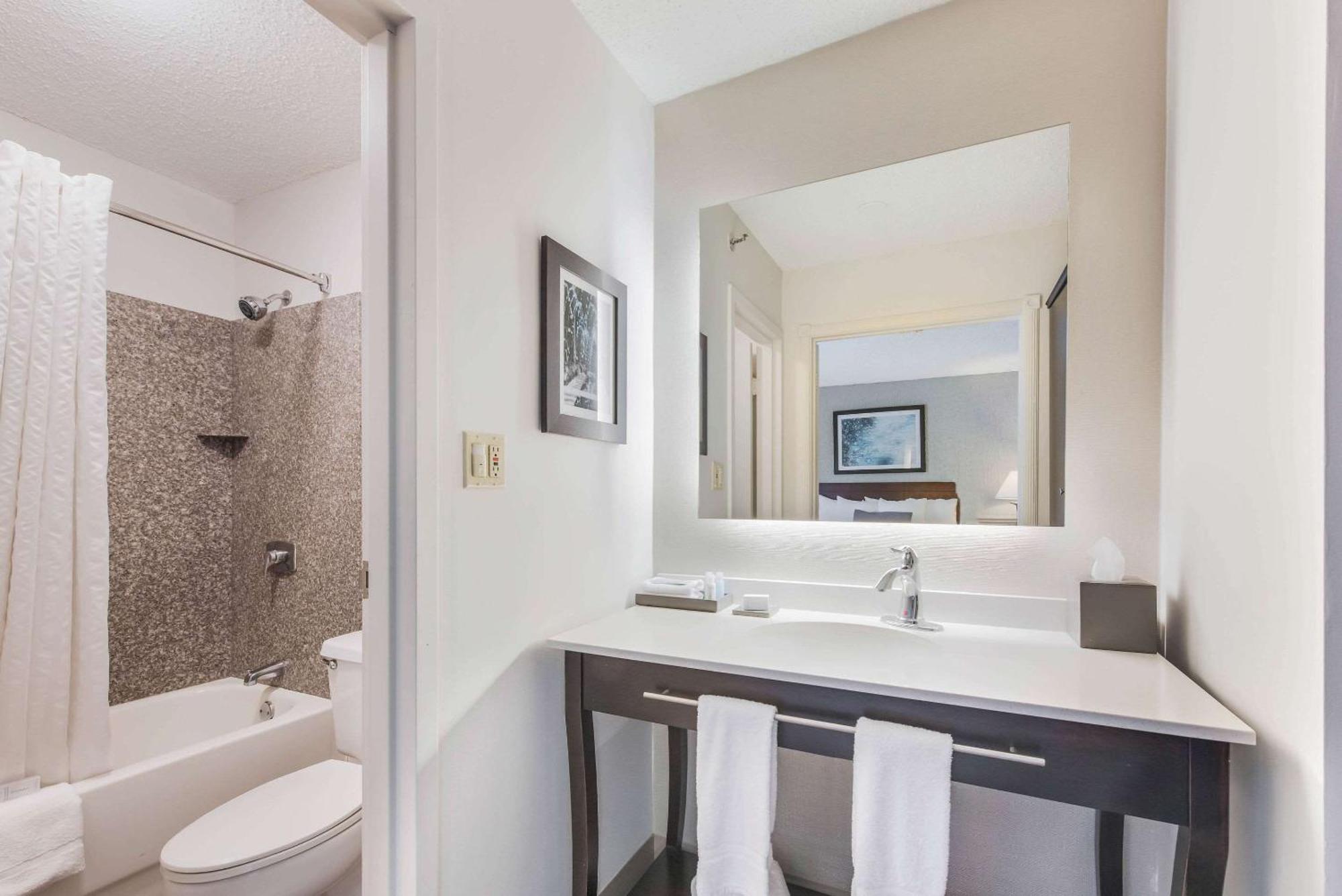 The Blu Hotel Blue Ash Cincinnati, Ascend Hotel Collection Exterior foto